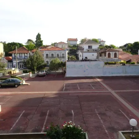 Apartament T2 Avec Terrasse Sud, Acces Et Parking Securise A - Fr-1-374-85